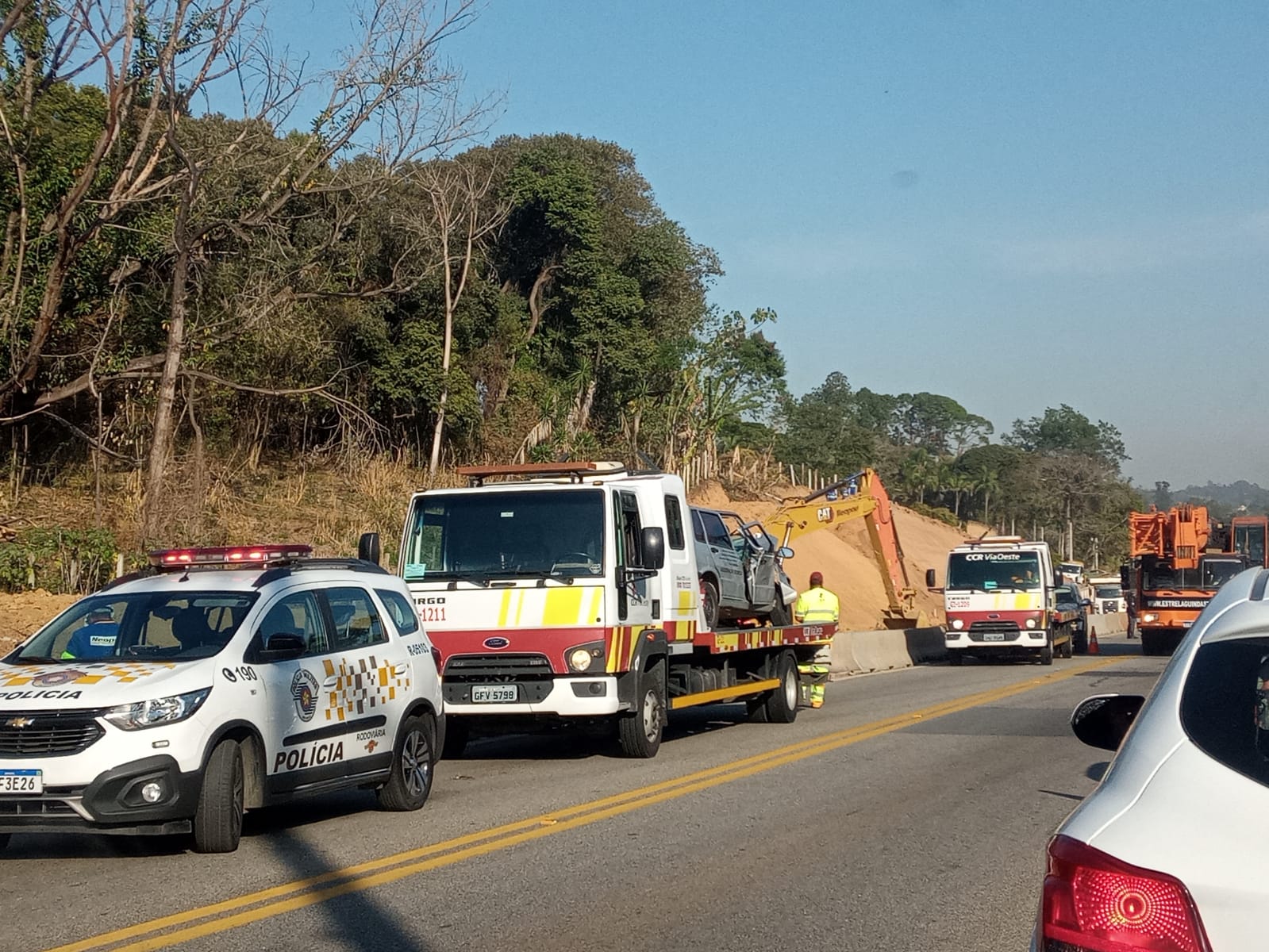 Batida entre carros deixa oito feridos na rodovia Raposo Tavares